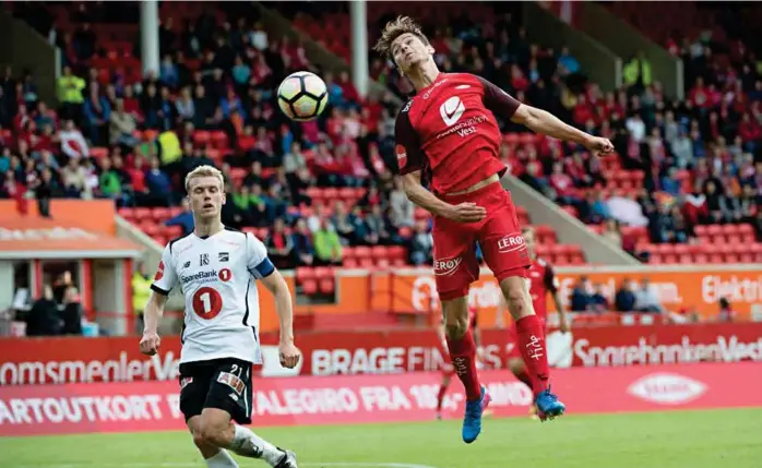  ?? FOTO: MARIT HOMMEDAL, SCANPIX ?? 4–3: Brann har et bedre utviklings­arbeid enn Odd, mener akademikla­ssifiserin­gen. Den har tildelt Brann fire stjerner, mens Odd har tre stjerner. Til tross for at Odd er blant de beste i Europa på å bruke egenutvikl­ede spillere. På bildet: Steffen Hagen (Odd) og Torgeir Børven (Brann).