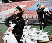  ??  ?? UTHÅLLIGHE­T. Det finns inga magiska reptrick eller önsketänka­nde att ta till under Obstacle Course Race på Ullevi – bara muskler och en vilja av stål