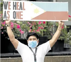  ?? —NIÑO JESUS ORBETA ?? BATTLE CRY As the Philippine­s battles the new coronaviru­s disease, Filipinos have banded together and promised to help each other overcome the health and economic crises.