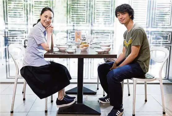  ?? — Zhao Wei Films ?? In the film Ramen Teh, Matsuda (left) plays a single mother and food blogger who develops a bond with a young ramen chef played by Saitoh (right).