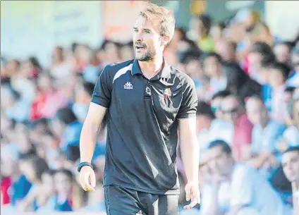  ?? FOTO: JUAN ECHEVERRÍA ?? Aritz López Garai El entrenador vizcaíno del Reus, durante un momento del partido del sábado en Sarriena