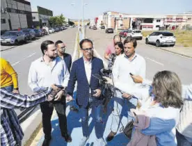  ?? RAFA SÁNCHEZ ?? Santiago Cabello, junto a Antonio Repullo y Agustín López, en Pozoblanco.