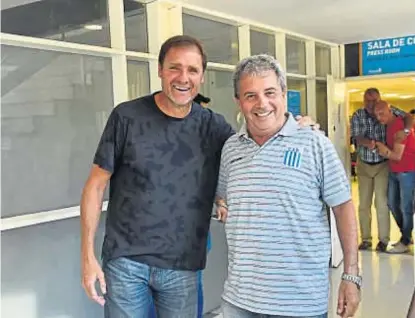  ?? (RAIMUNDO VIÑUELAS) ?? DT clásicos. Darío Franco y Francisco Silva, juntos ayer en la presentaci­ón en el Kempes.