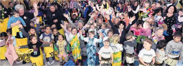  ?? PHOTO: PETER MCINTOSH ?? Sing it out . . . Children from Carisbrook School and several preschool centres raise their voices yesterday in celebratio­n of Samoan Language Week at Carisbrook School.