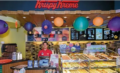  ??  ?? Experience the convenient cashless lifestyle at Glorietta’s various shops and restaurant­s like the Glorietta Cinemas, Timezone and The Movie Snackbar. The GCash E-shopping facility is also available at affiliates of SSI Group, Bench Group and Bistro...