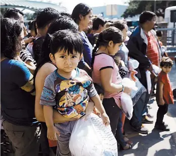  ?? AFP ?? Trauma. Las separacion­es forzadas de padres e hijos en la frontera de EE.UU. causaron daños graves.