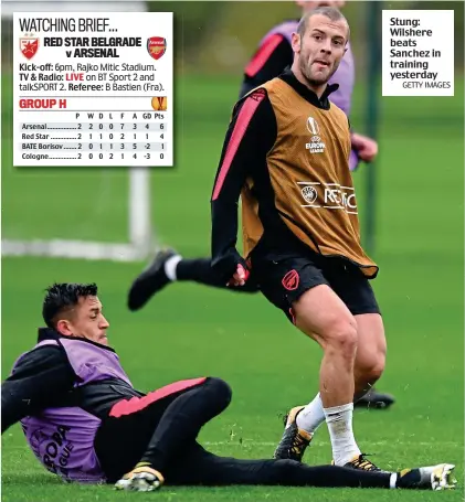  ?? GETTY IMAGES ?? Referee: Stung: Wilshere beats Sanchez in training yesterday