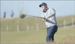  ?? PETER MORRISON — THE ASSOCIATED PRESS ?? Jordan Spieth plays from the rough on the 14th fairway during Friday’s second round.