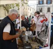  ?? (Photos doc Var-matin) ?? Foire d’automne à Puget-Ville (à gauche), Fête de la forêt et des métiers du bois à Plan d’Aups (à droite), soirée bavaroise à Brignoles... La saison s’installe pour de bon.