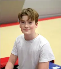  ?? BILD: PER ANGER ?? 13-årige Benjamin Ånskog började med gymnastik för att utveckla sin rörlighet, kroppskont­roll och styrka.