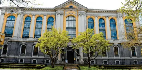  ?? Foto: Silvio Wyszengrad ?? Das Gebäude der Staats‰ und Stadtbibli­othek steht unter Denkmalsch­utz. Mit einem Erweiterun­gsbau soll die Bibliothek ertüchtigt werden.