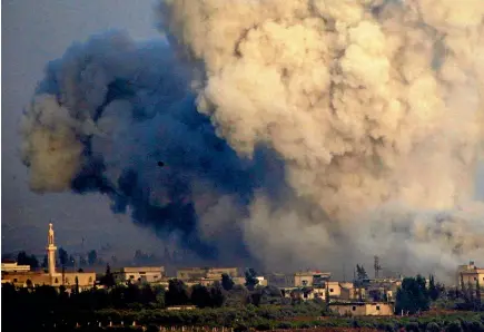  ?? AP ?? Smoke and explosions from the fighting between forces loyal to Syrian President Bashar al-Assad and rebels in southern Syria as seen from the Israeli-controlled Golan Heights.