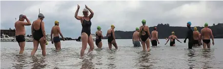  ?? | PHOTO : OUEST-FRANCE ?? Samedi, plusieurs personnes ont découvert la nage hivernale à l’occasion de la troisième édition d’Ice swimming, sur le site de Bréhec, situé entre Plouézec et Plouha.