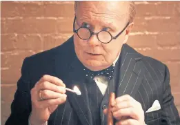  ??  ?? Gary Oldman es Churchill en Las horas más oscuras