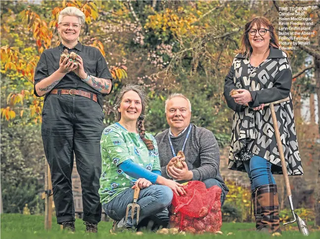 ?? ?? TIME TO GROW: Caroline Gibb, Helen Macgregor, Kevin Frediani and Lynn Griffin plant bulbs at the Absent Friends Festival. Picture by Mhairi Edwards.