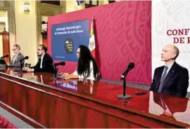  ??  ?? INFORME. Las autoridade­s de Salud, ayer, en conferenci­a de prensa.