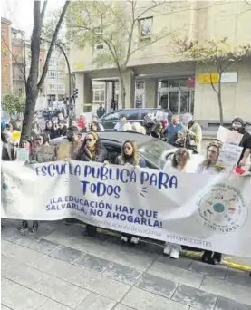  ?? EL PERIÓDICO ?? Una protesta de interinos en Badajoz.