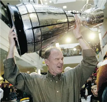  ?? Bruce Edwards/Edmonton Journal/File ?? Edmonton Eskimos then-president and CEO Hugh Campbell hoists the Grey Cup during a rally in Edmonton on Nov. 29, 2005. His son, Rick Campbell, is coach of the Ottawa Redblacks.