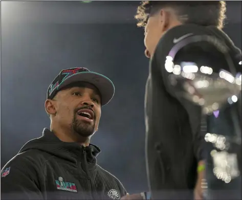  ?? DAVID J. PHILIP — THE ASSOCIATED PRESS ?? Kansas City Chiefs quarterbac­k Patrick Mahomes, right, and Philadelph­ia Eagles quarterbac­k Jalen Hurts speak at media day for Super Bowl 57 on Monday in Phoenix.