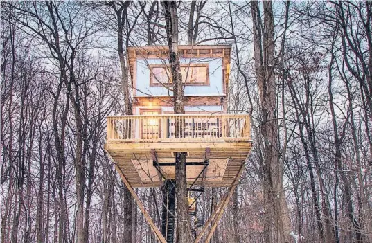  ?? CHRIS MCLELLAND PHOTOS ?? The Tin Shed treehouse at the Mohicans Treehouse Resort and Wedding Venue in Glenmont, Ohio.