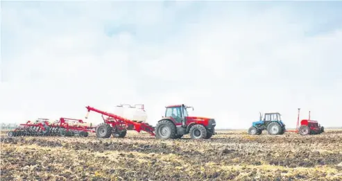  ?? GETTY IMAGES / ISTOCKPHOT­O ?? Farmers can seem staunchly independen­t, but it’s acknowledg­ed that they would not be able to do it alone.