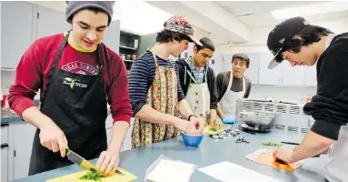  ?? JOHN MAHONEY/ THE GAZETTE ?? Grade 11 students at Pierrefond­s High School. prepare for an Iron Chef competitio­n next Tuesday.