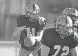  ??  ?? Mountain Pointe quarterbac­k Nick Wallersted­t runs a drill. CHERYL EVANS/THE REPUBLIC