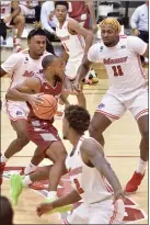  ?? KYLE FRANKO — TRENTONIAN PHOTO ?? Rider’s Dwight Murray Jr., center, drives to the basket defended by Marist’s Javon Cooley, left, and Victor Enoh, right, during a MAAC game at Alumni Gymnasium on Saturday night.
