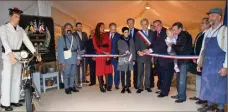  ??  ?? Inaugurati­on de l’exposition-reconstitu­tion historique « La vie dans les tranchées », présentée par le Comité de Commémorat­ion d’Epoque.