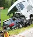  ?? Foto: Herold ?? Frontal prallte das Auto in einen entgegenko­mmenden Laster.