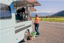  ?? PHOTO: FAIRFAX NZ ?? A road worker grabs a pie and filter coffee from the Azul Food Truck on State Highway 1, Clarence.