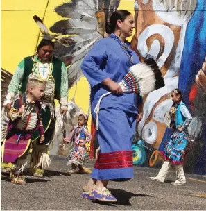  ?? The Sentinel-Record/File photo ?? ■ Members of the Quapaw Tribal Dancers of Quapaw, Okla., perform during the dedication ceremony for the Hot Springs National Park Rotary Club’s 100th anniversar­y mural in October 2017.