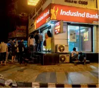  ?? — AFP file ?? There could be decline in bank queues as limits on ATM withdrawal­s are set to go.