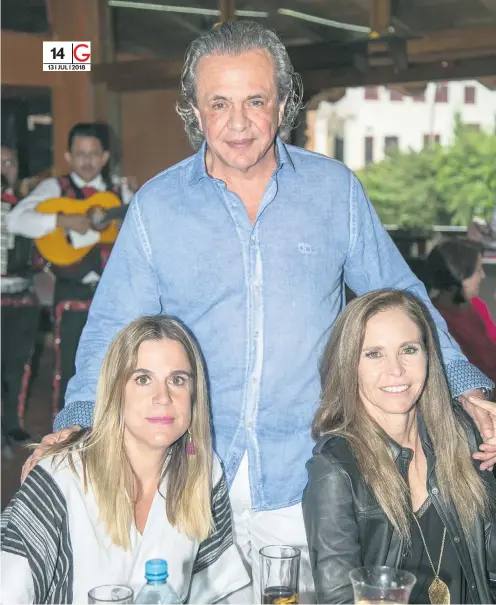  ??  ?? Carolina Ortiz, Luis Larios y Montserrat Moragrega