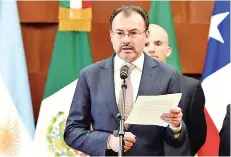  ?? AFP ?? El canciller mexicano Luis Videgaray lee un comunicado.