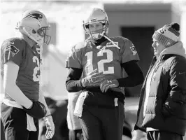  ?? STEVEN SENNE/ASSOCIATED PRESS ?? QBs Brian Hoyer, left, and Tom Brady talk with coach Bill Belichick on Thursday. Brady wore a glove on his injured right hand during the stretching portion of practice open to reporters.