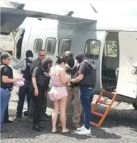  ?? CORTESÍA DE COLOSAL INFORMA ?? Gómez fue llevada en avioneta a San José.