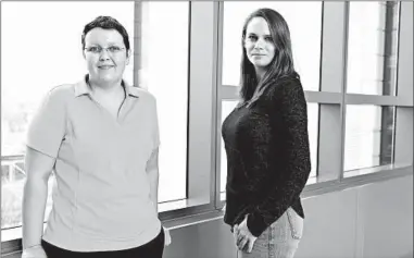  ?? ABEL URIBE/CHICAGO TRIBUNE ?? Rachel Schultz, left, with Lakemoor police officer Nicole Gaborek, who donated one of her kidneys to Schultz, at Rush University Medical Center in Chicago.