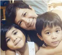  ??  ?? Janice de Belen with grandkids Adriana and Alejandro, children of Luigi Muhlach