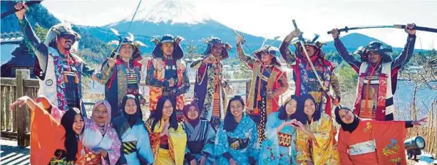  ?? [FOTO HIASAN] ?? Penyertaan dalam program mobiliti pelajar memberi peluang dan pengalaman kepada mahasiswa bertemu serta berinterak­si dengan mahasiswa lain, sekali gus menggalakk­an kemahiran insaniah.