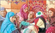  ?? AP FILE ?? ■ Relatives of civilian of Manzoor Ahmed Bhat, who was killed by suspected militants, mourn at their home in Kashmir’s Hajin.
