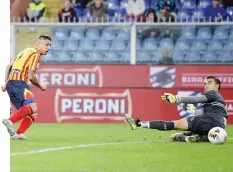  ??  ?? Lapadula (ecco il suo gol alla Sampdoria) verso la conferma in attacco