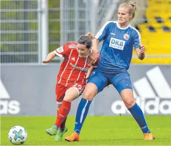  ?? FOTO: IMAGO ?? Nicht zu bremsen: Nicole Rolser ( links) erzielte gegen Turbine Potsdam ( Rahel Kiwic) drei Treffer.