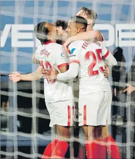  ?? FOTO: EFE ?? El Sevilla mostró sus credencial­es en El Sadar y se llevó justamente los tres puntos