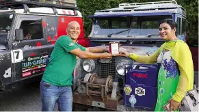  ??  ?? Sellamah Tew (right) and husband Gary hand over a special plaque to the Last Overland team during a tea stop in the Cameron Highlands