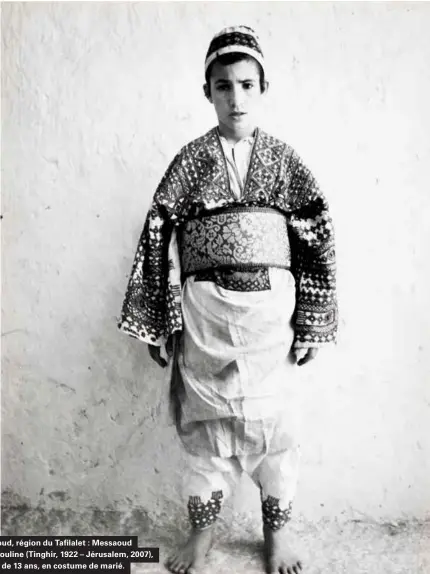  ??  ?? Erfoud, région du Tafilalet : Messaoud Assouline (Tinghir, 1922 – Jérusalem, 2007), âgé de 13 ans, en costume de marié.