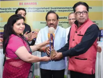  ??  ?? Mrs Rashmi Kapoor, MD and Prabhat Tandon, Sr. Counsellor, Sycorian Matrimonia­l Services Ltd being Awarded by Dr. Harsh Vardhan