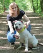  ?? ?? Shana met Lola, een American Bully.