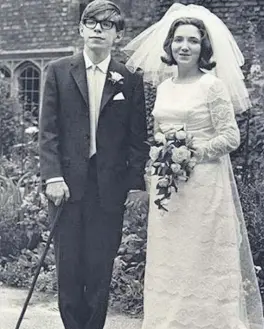  ??  ?? The wedding photo of Stephen Hawking and his first wife Jane Wilde in 1965.