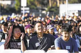  ?? MEG MCLAUGHLIN U-T ?? Estudiante­s escuchan a los ponentes durante una plática en la Universida­d de California en San Diego el 26 de septiembre de 2023.